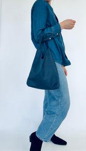 BRUNA SHOULDER BAG | PEBBLED NAVY