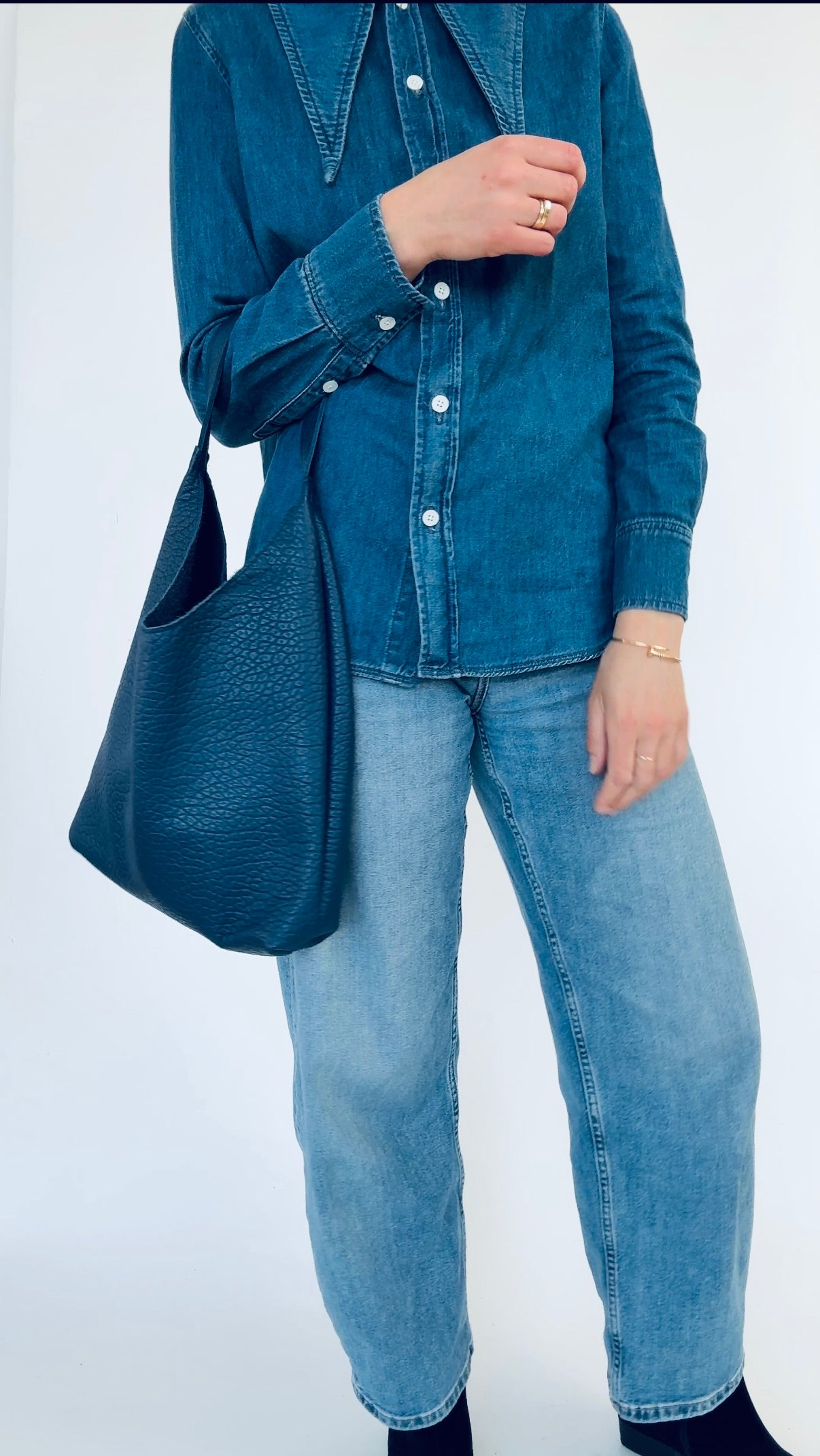 BRUNA SHOULDER BAG | PEBBLED NAVY