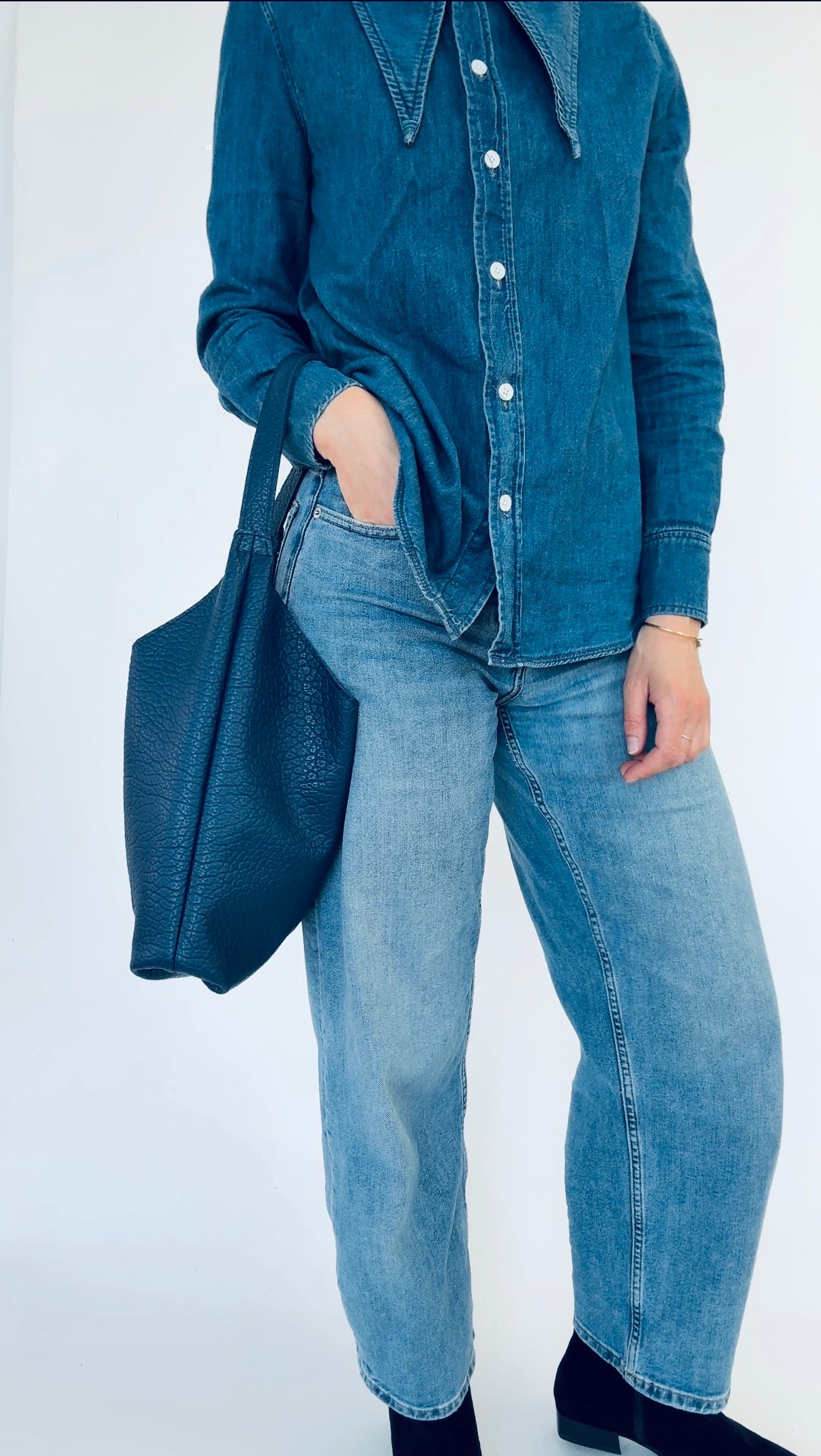BRUNA SHOULDER BAG | PEBBLED NAVY