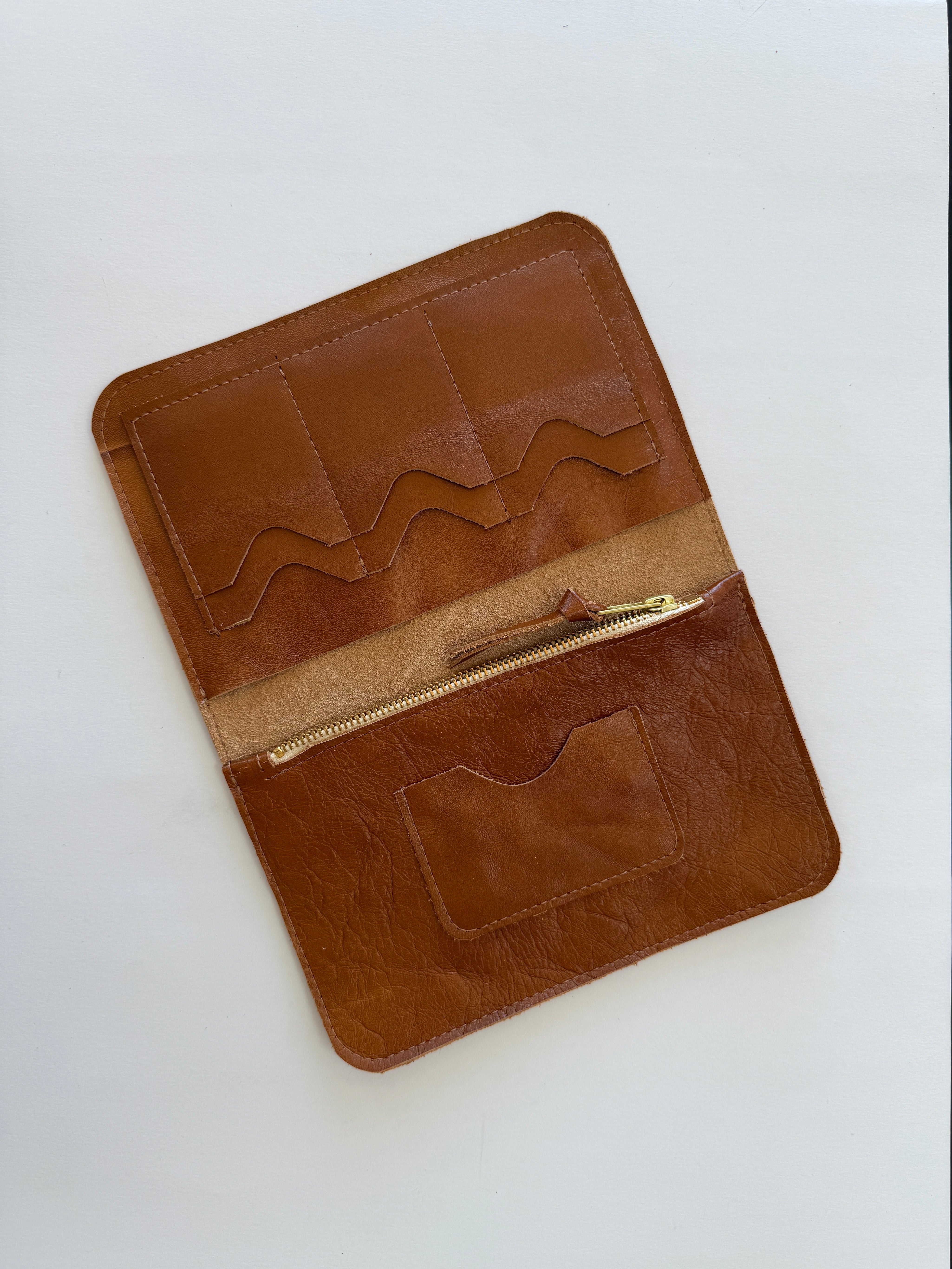 IVY LEATHER CLUTCH WALLET | CARAMEL