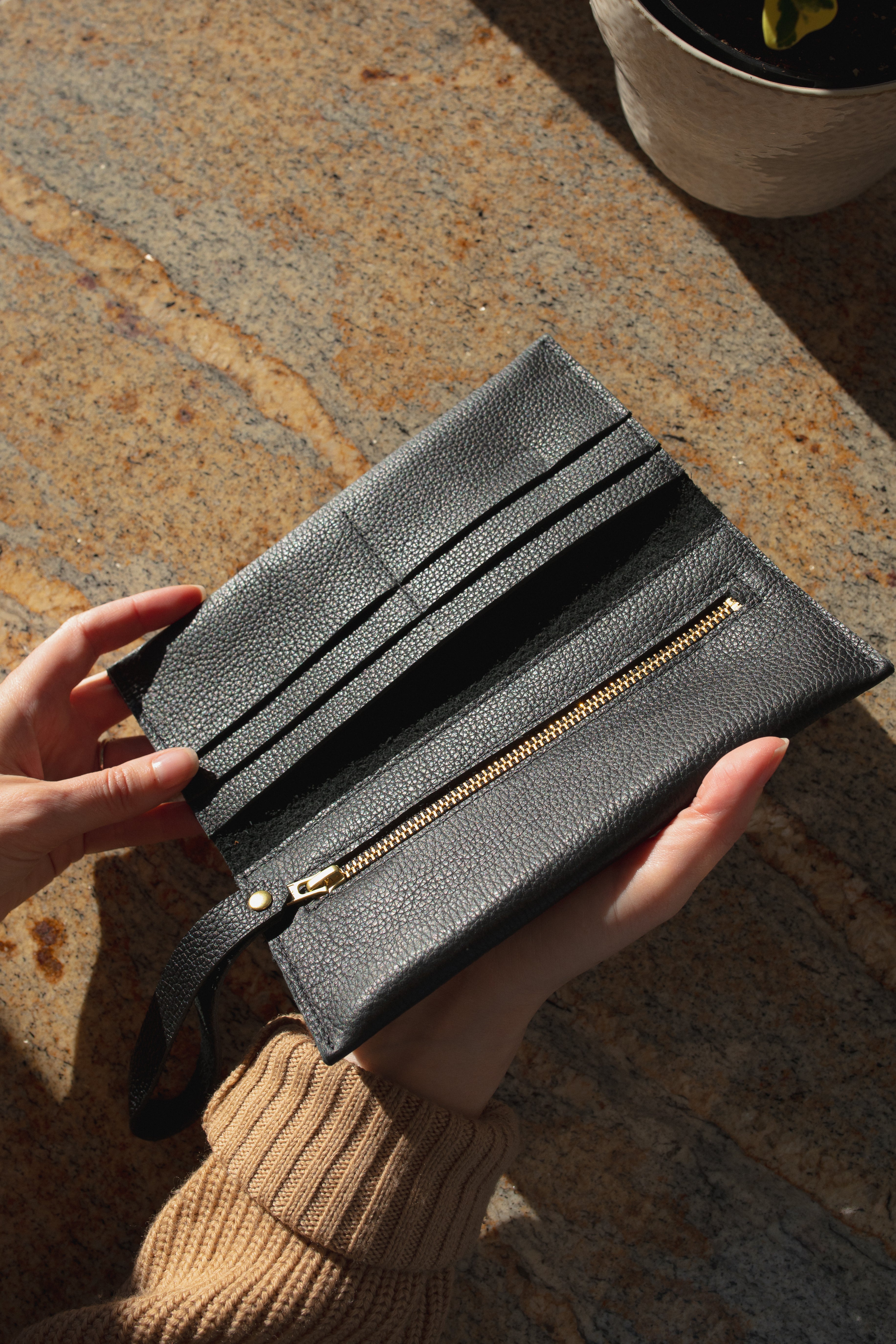 ANGNES LEATHER WALLET | NOIR Leather Bag - handcrafted by Market Canvas Leather in Tofino, BC, Canada