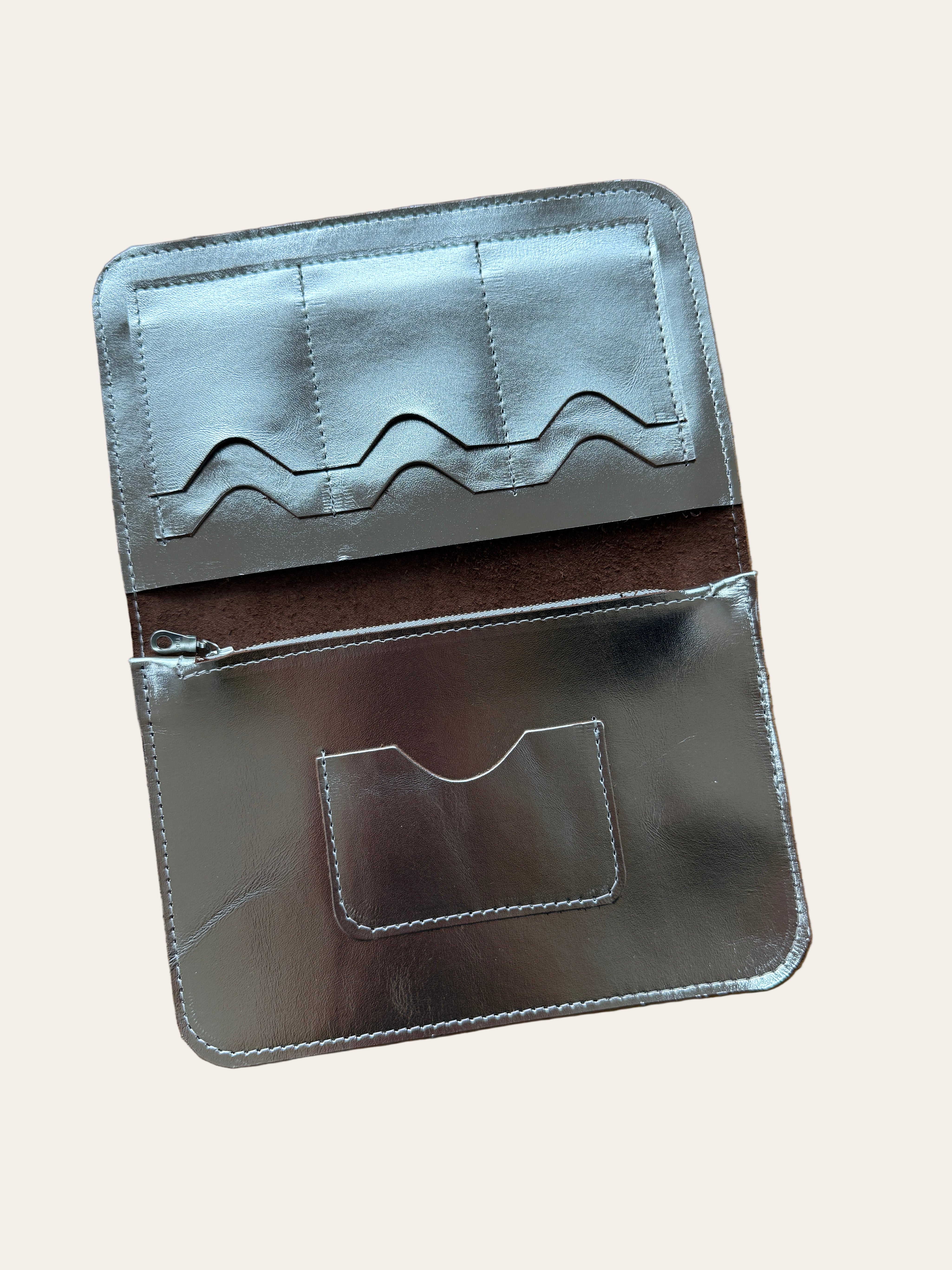IVY LEATHER CLUTCH WALLET | SILVER