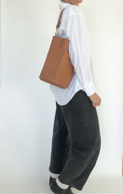 FRANCES POCKET BUCKET BAG | LATTE