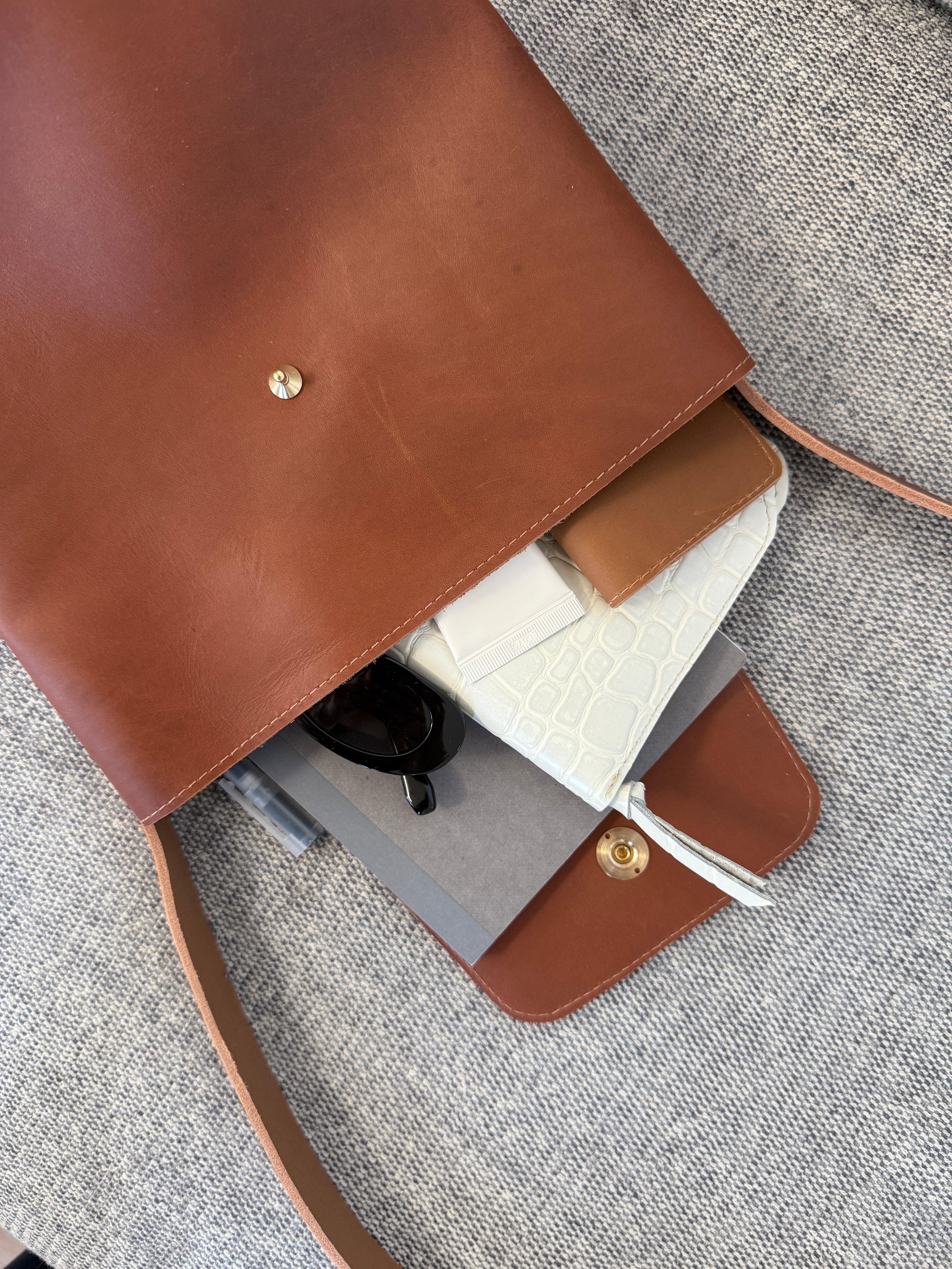 RAPHA SATCHEL | TOFFEE