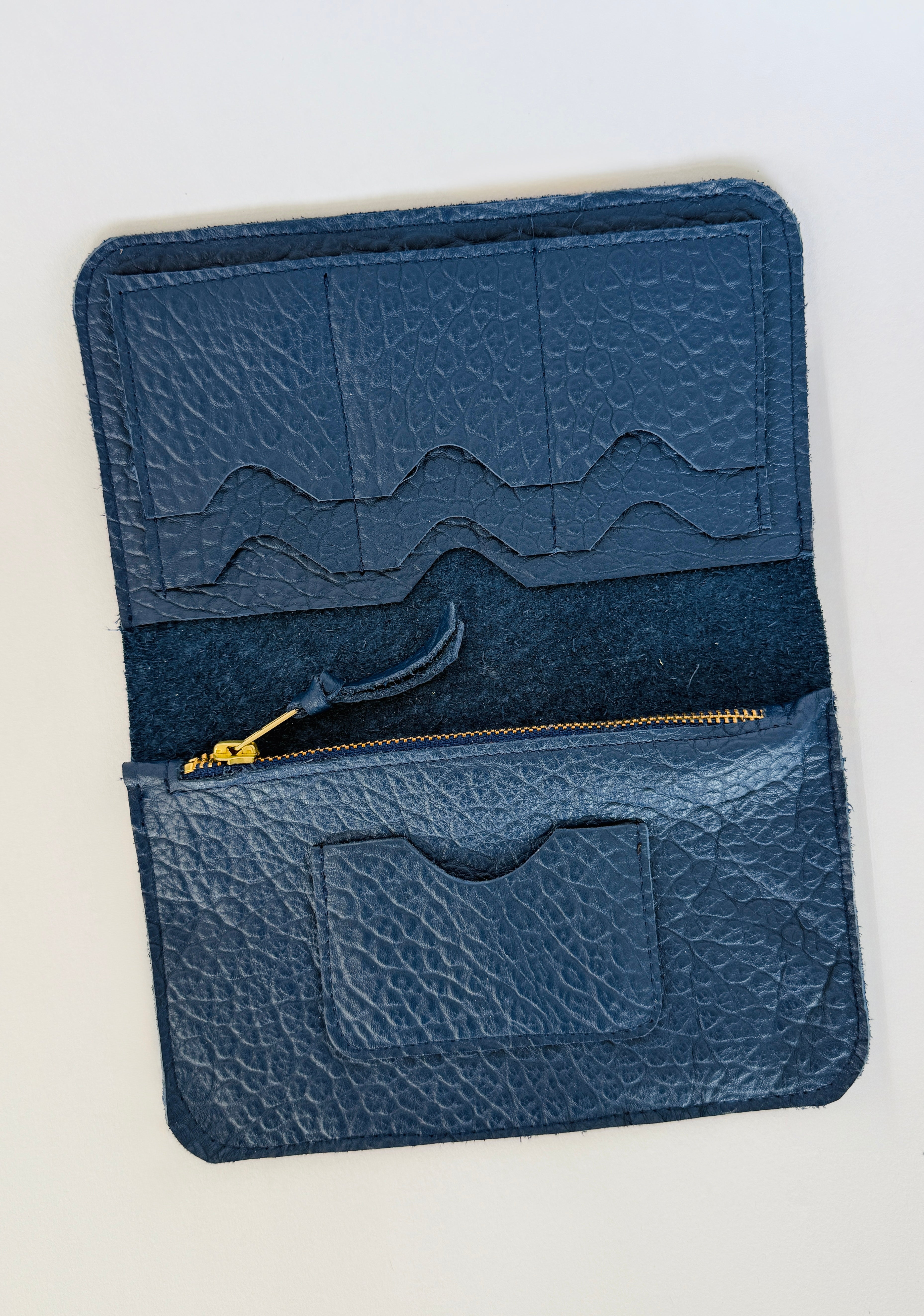 IVY LEATHER CLUTCH WALLET | PEBBLED NAVY