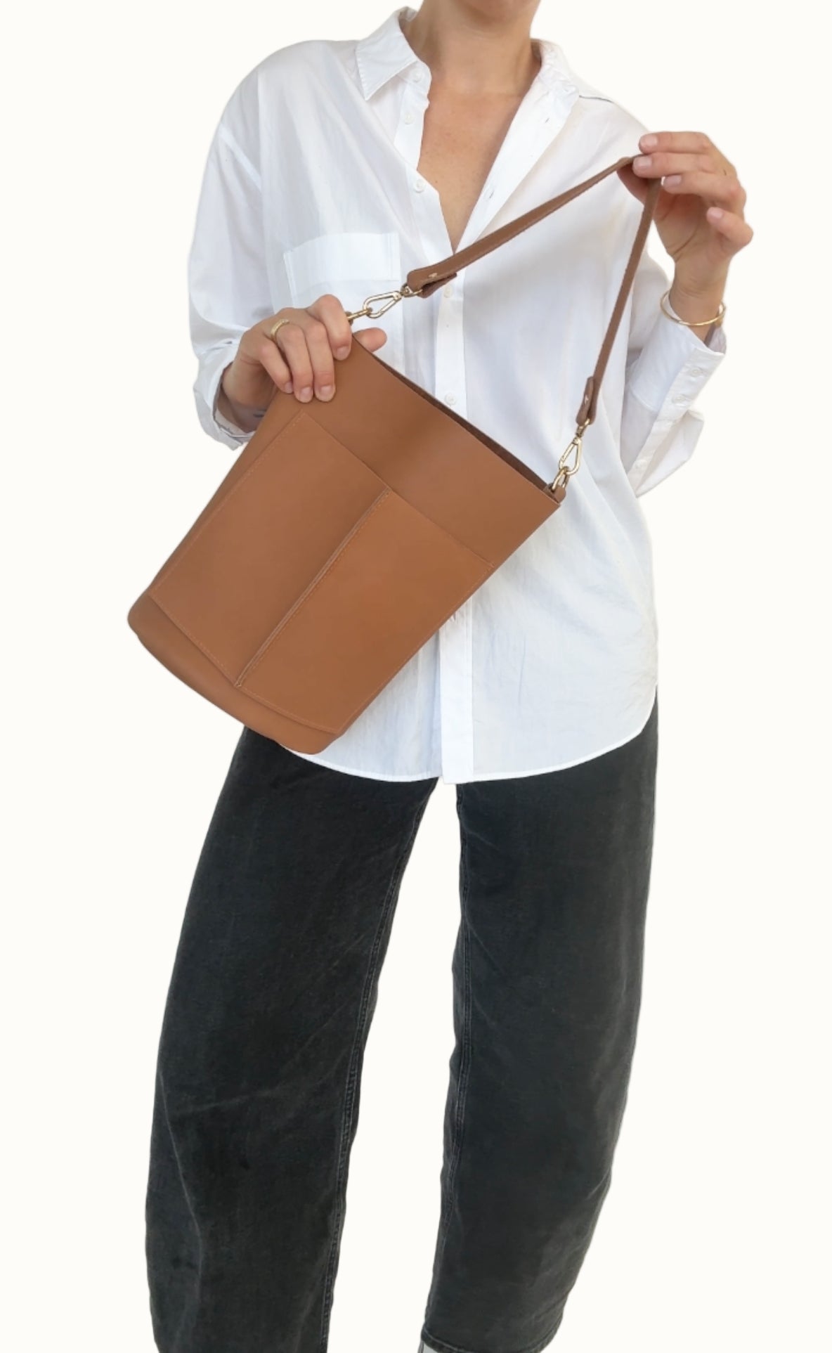 FRANCES POCKET BUCKET BAG | LATTE