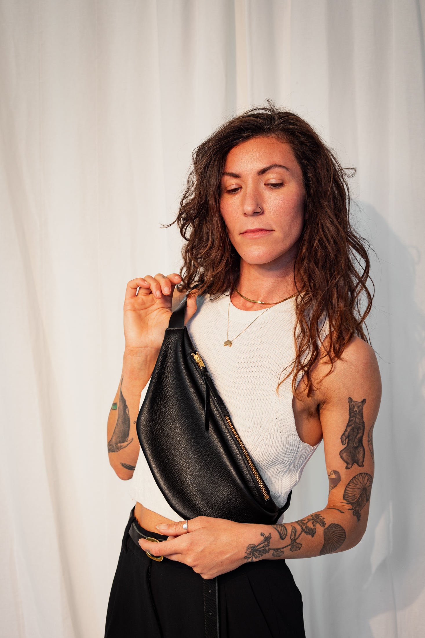 LAUREL SLING BAG | NOIR